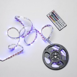 Tira Led Multicolor Rgb Con Mando Adhesiva Con 150 Leds 36 W 12 V, 850 Lumenes Luz Multicolor IP 20 5 Metros