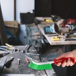 Cepillo Manual P,V,C, Mango De Plástico Rojo Multifuncional Resistente y Duradero