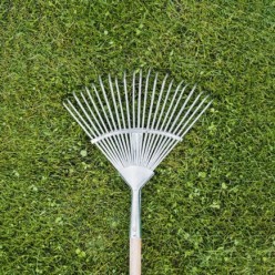 Rastrillo Metalico Para Jardin Ancho Regulable 31,5 A 43,5 cm, rastrillo Hojas, Cepillo Jardin, Escoba Metalica, Escoba Jardin