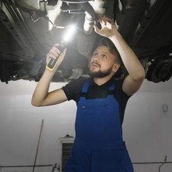 Linterna LED Multifunción Tipo Boligrafo Recargable (900 mAh) 200 Lumenes Con Iman, Gancho y Soporte Ajustable,