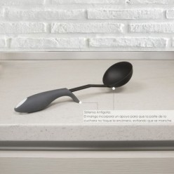 Cucharon Servir Cocina Nylon Con Mango Antigotas Engomado 32 x 9,8 cm,